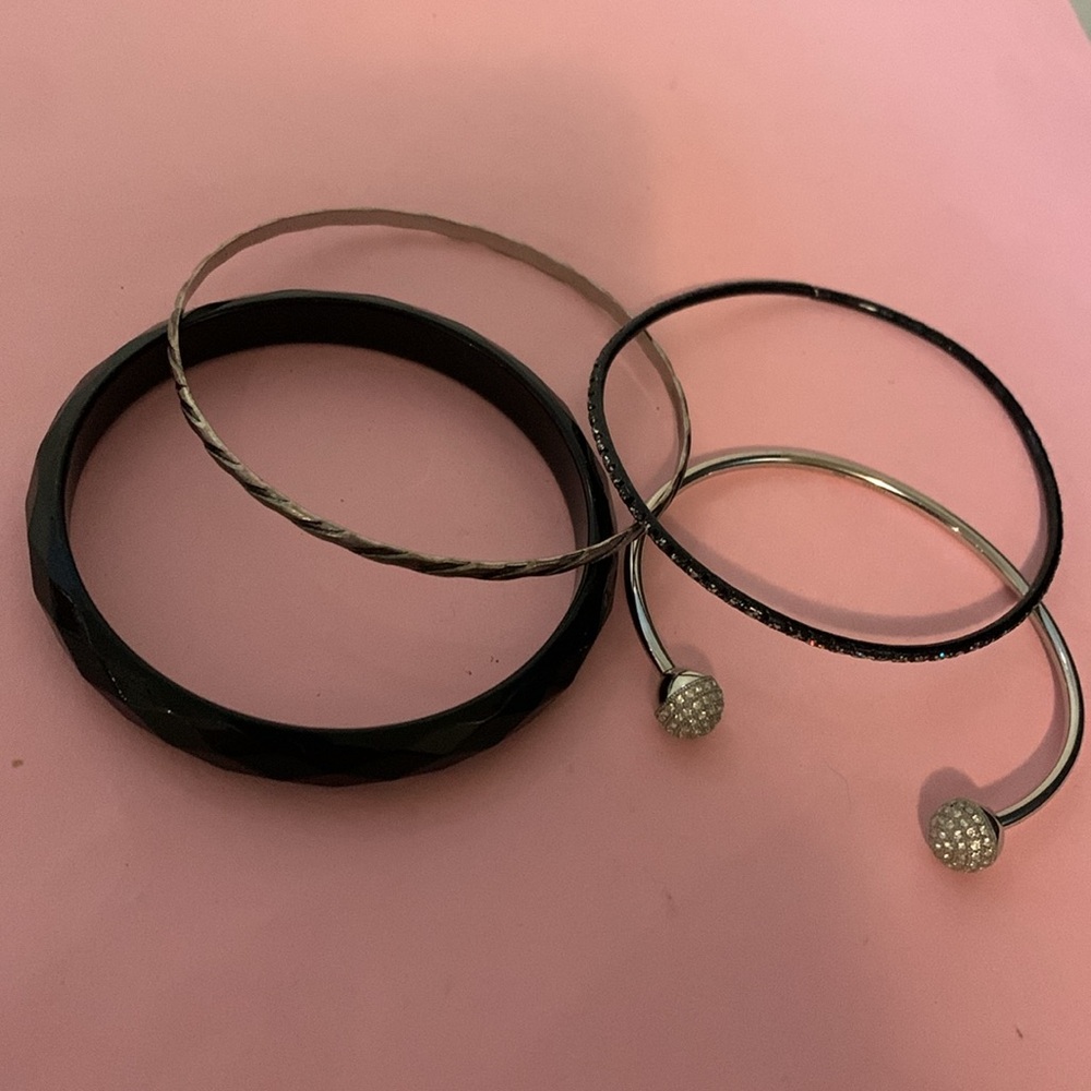 Four bracelets - Picture 5 of 6